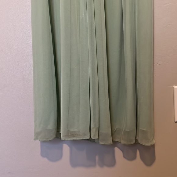 David’s Bridal Bridesmaid Dress meadow green size 2 light and flowy - Picture 8 of 12